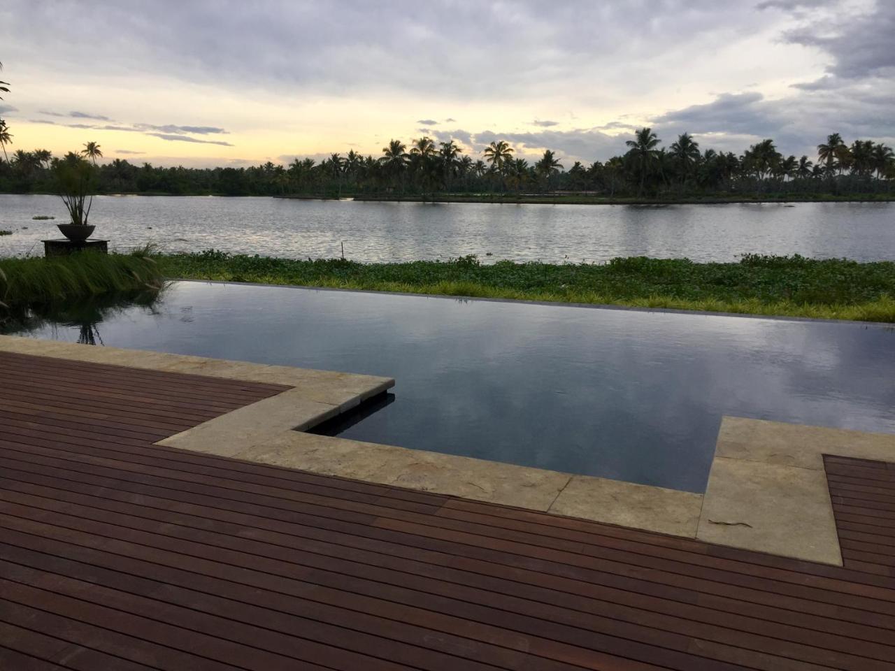 976 Panangad Acomodação com café da manhã Kochi Exterior foto